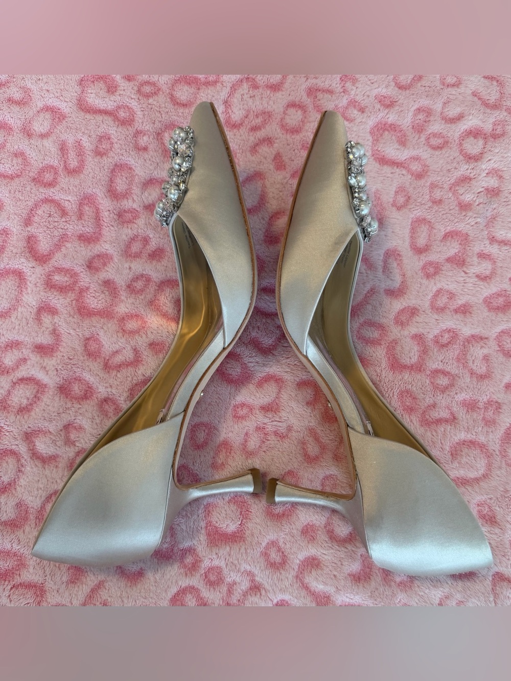 Badgley Mischka Ivory Heels With Crystal
Fabia Pump Women’s Size: 7.5 - Picture 4 of 10